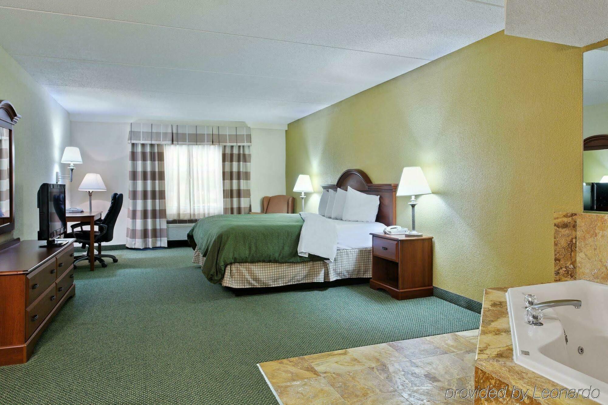夏洛特大学江山旅馆与套房酒店 客房 照片